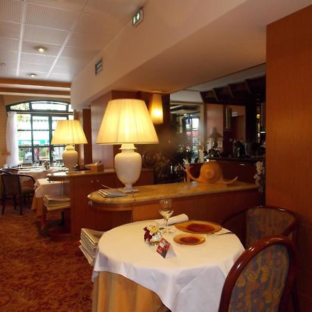 Hotel Chambord Vichy Bagian luar foto