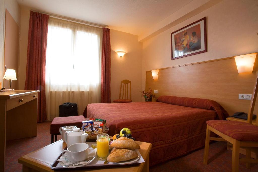 Hotel Chambord Vichy Bagian luar foto