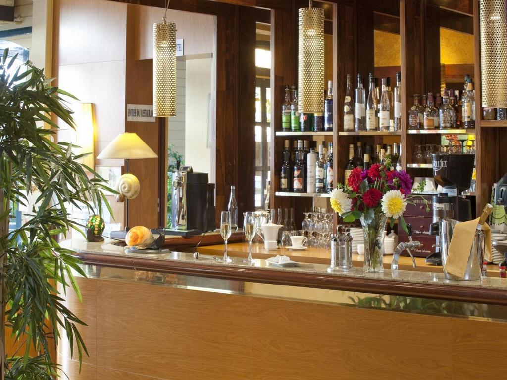 Hotel Chambord Vichy Bagian luar foto